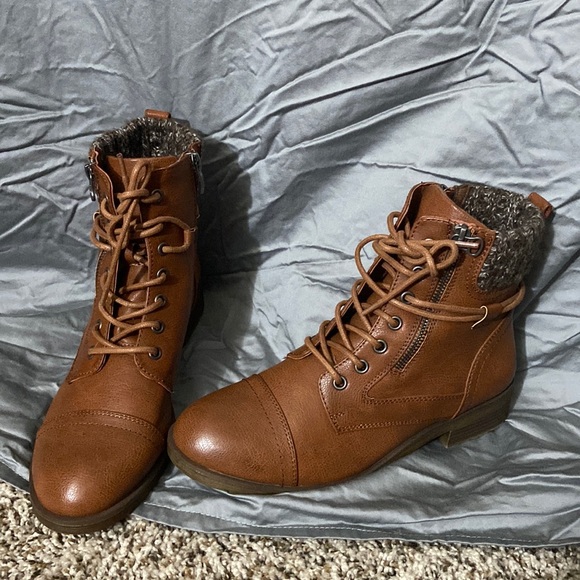 Limelight Shoes - Brand new. Brown ankle boots.